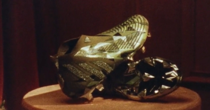 Adidas: Λάνσαρε τα νέα «χρυσά» παπούτσια με κρύσταλλα Swarovski αξίας 300  ευρώ! - AEK1924.gr